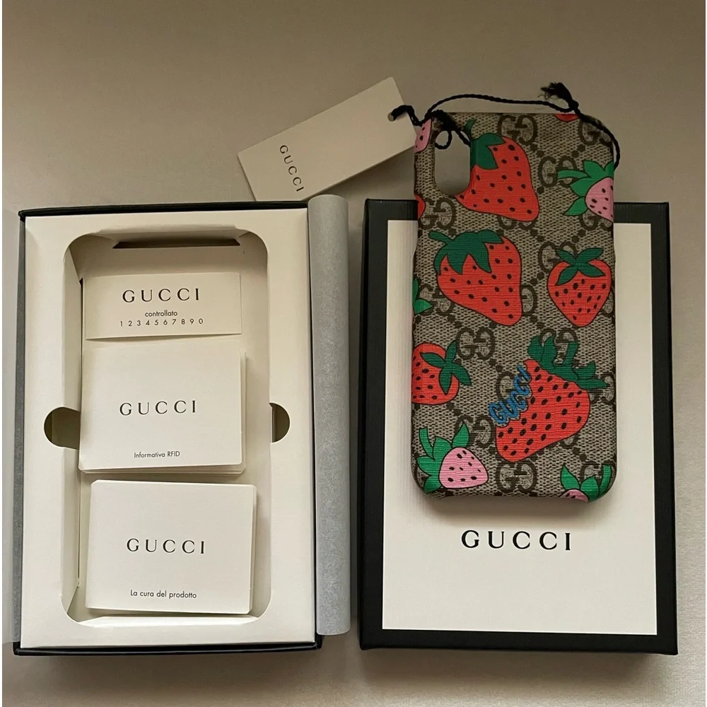 Authentic Gucci Limited Edition Strawberry Supreme Iphone 7/8 Phone Case NIB